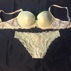 NWOT Victoria’s Secret Matching Bra and Panty Set